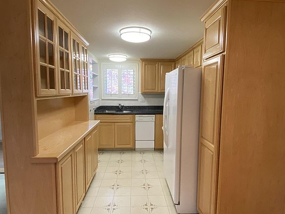 2nd image of 14225 Lora Dr APT 28