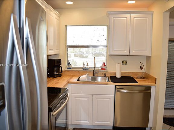 5th image of 9360 Sunrise Lakes Blvd APT 101