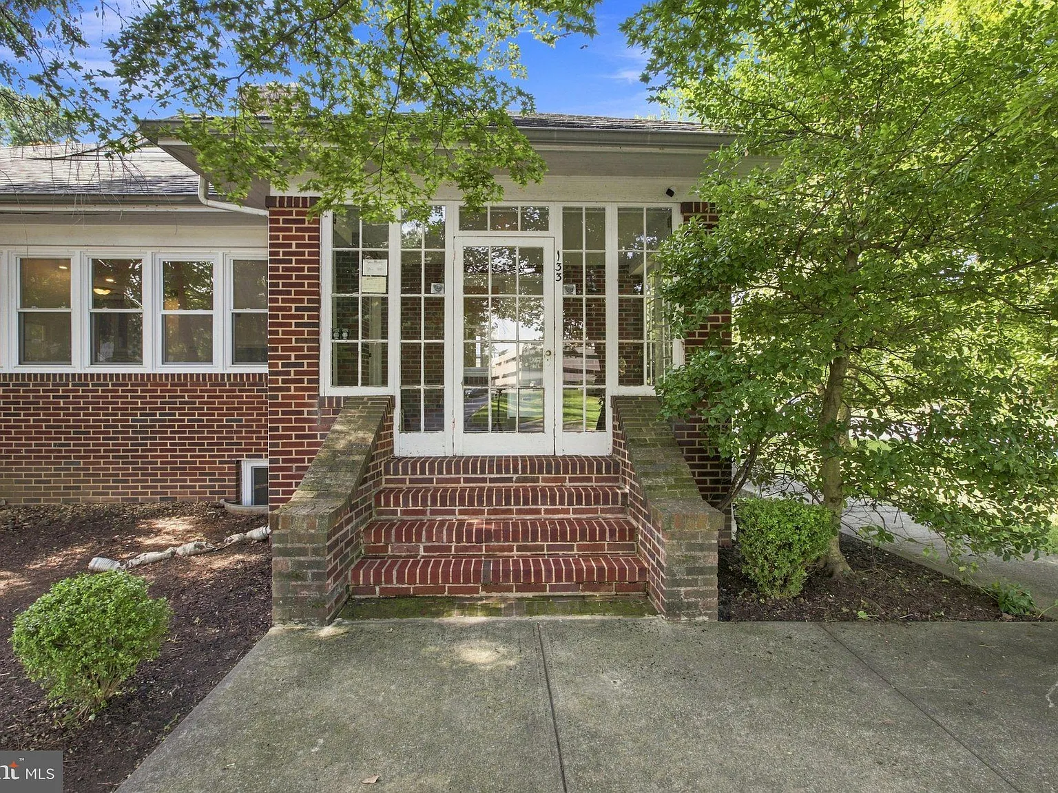 4 bed, 4.0 bath, 1218 sqft, $3,800 — Photo 2