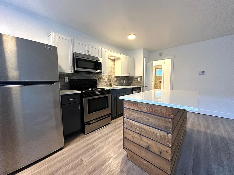 J3 Apartments — Photo 5