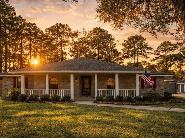 2102 Candy St, Pinehurst, TX 77362