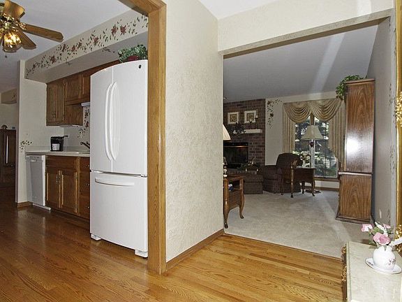 3rd image of 24 Queens Ct
