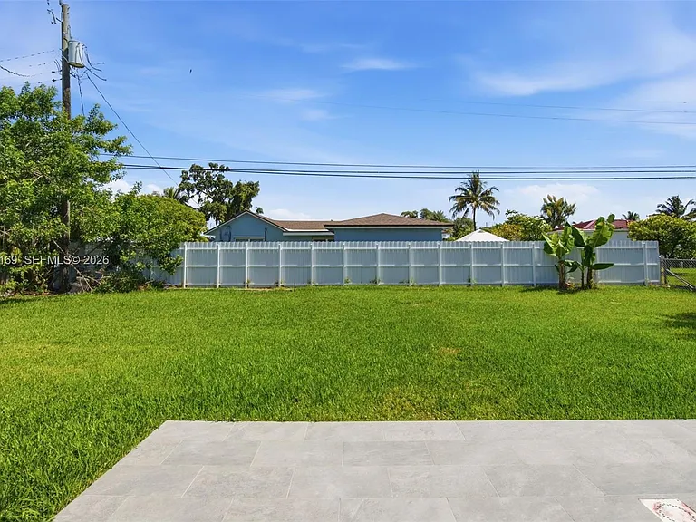 6785 SW 17th St — Photo 13