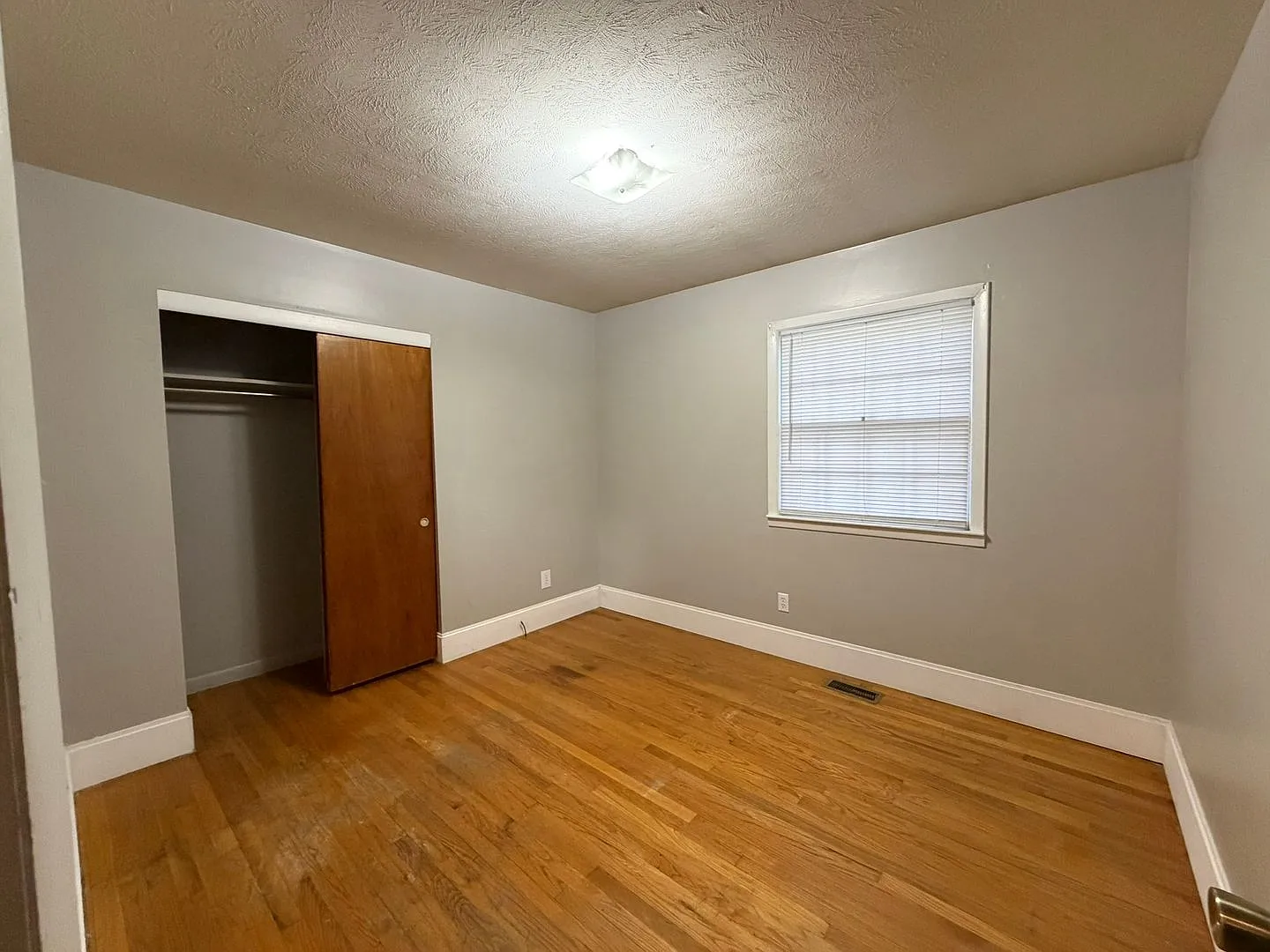 6350 Rockford ~ Arran Hills — Photo 4