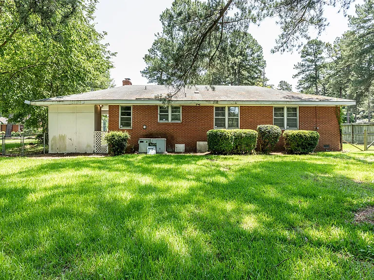 300 Tyson Ave — Photo 26