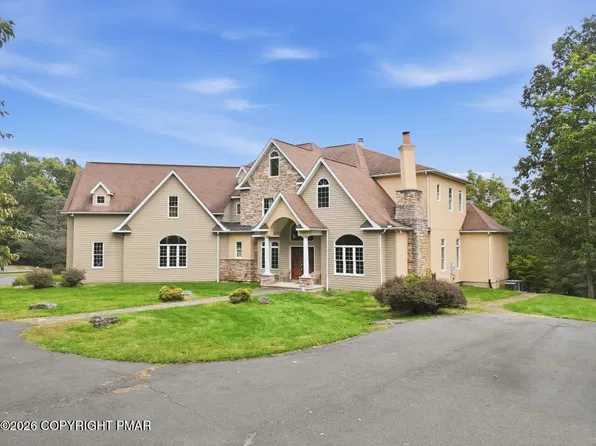 136 Artist Trail Ln, East Stroudsburg, PA 18301