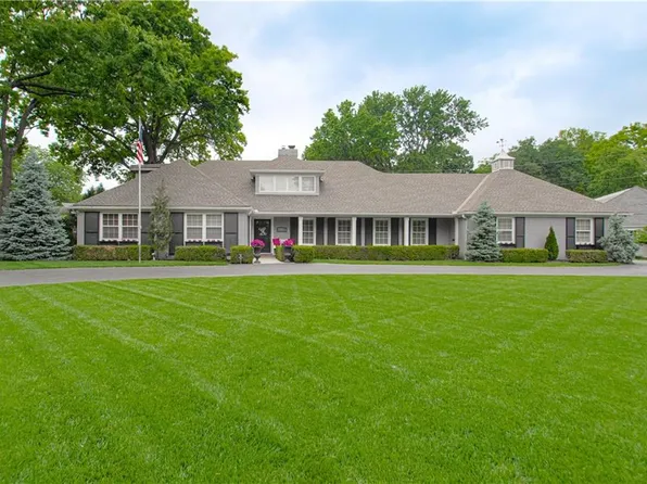 8446 Linden Ln, Prairie Village, KS 66207
