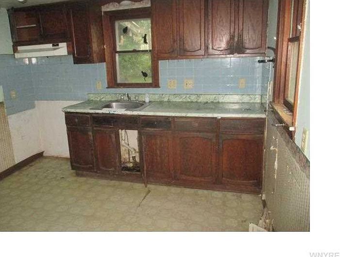 2nd image of 36 Cayuga Blvd