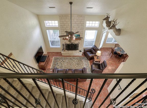 4th image of 3226 Oak Hollow Dr