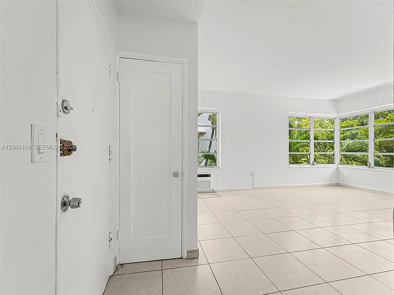 821 Jefferson Ave #3 — Photo 4