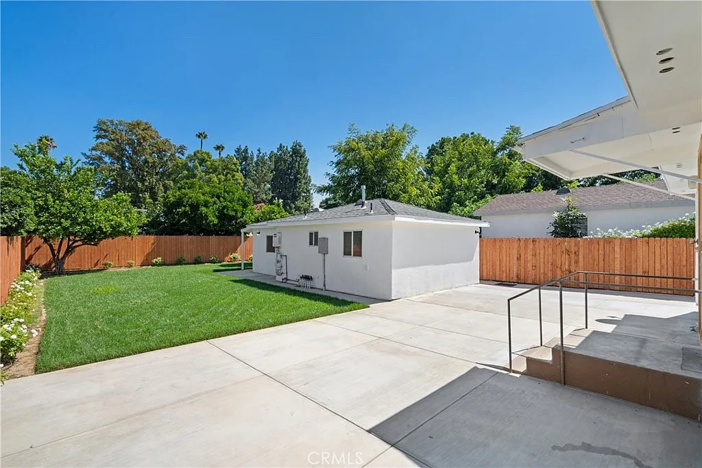 Lindley Ave, Reseda — Photo 4