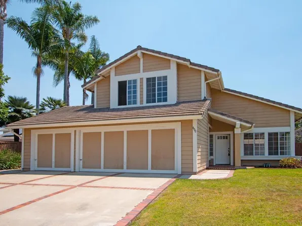 800 Foxwood Dr, Oceanside, CA 92057
