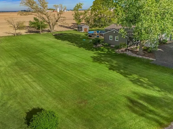 742 Cynthia Dr, Sandwich, IL 60548
