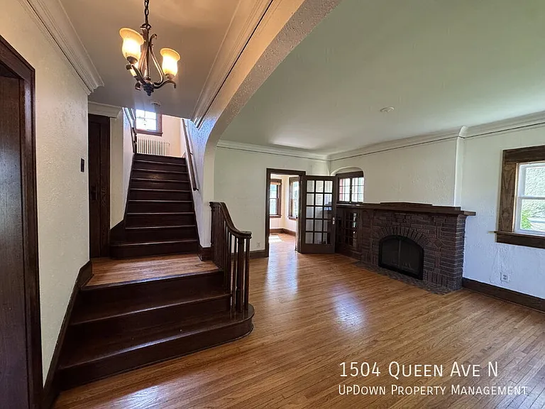 1504 Queen Ave N — Photo 3