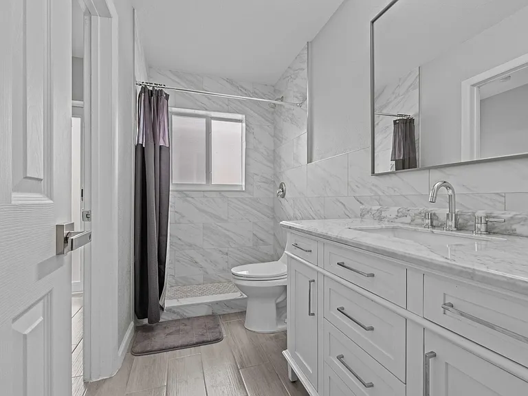 1007 NE 9th Ct — Photo 10