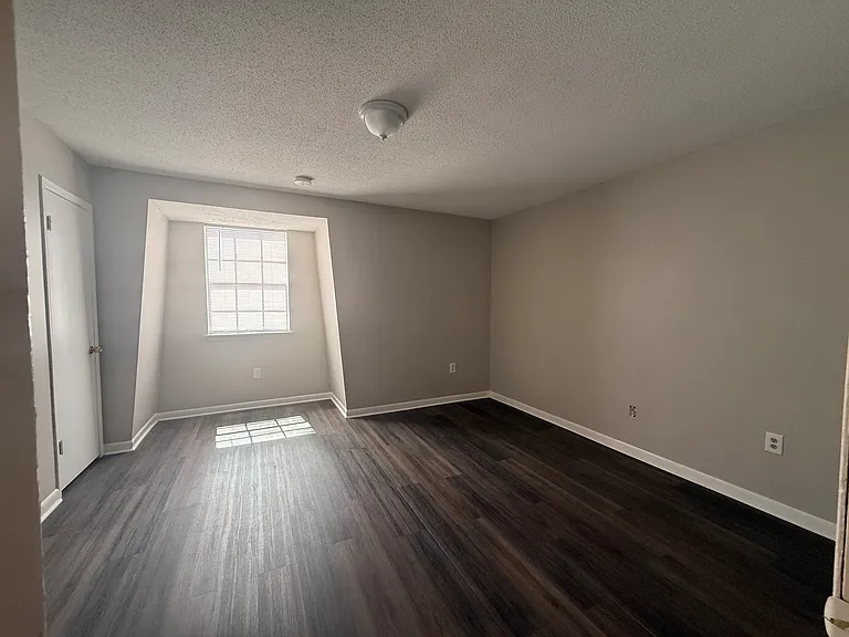 2614 McLelland St #3 — Photo 9