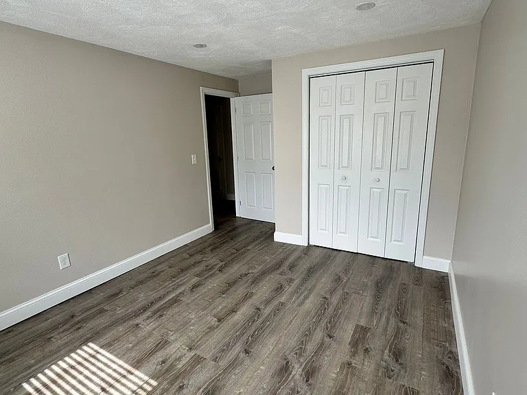 Pondsview Apartments — Photo 118