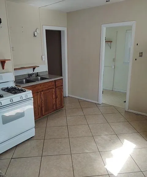 245 Whittier Ave — Photo 10