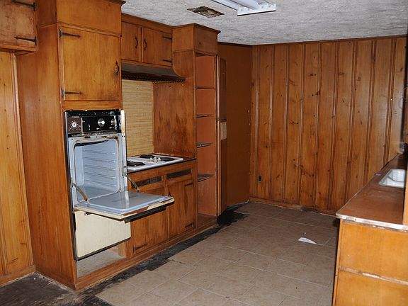 5th image of 4310 N Texas Ave