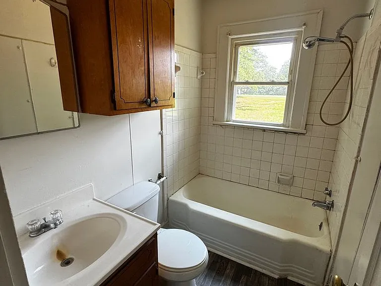 816 Churchill Dr — Photo 11