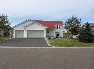 4864 Heather Ridge Rd N, Oakdale, MN 55128