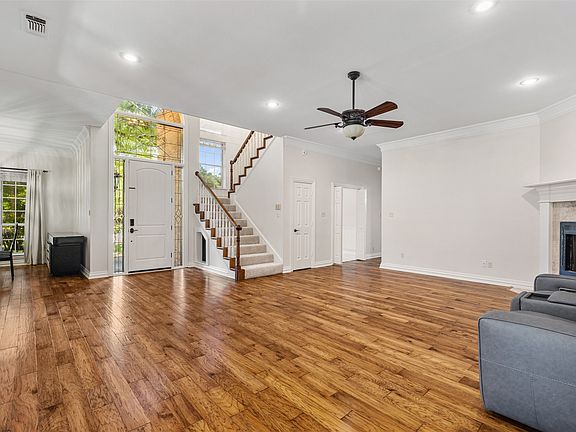 5th image of 609 Seville Rd