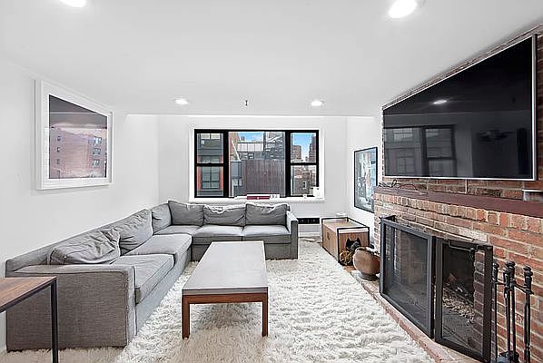 1st image of 838 Greenwich St Ph D