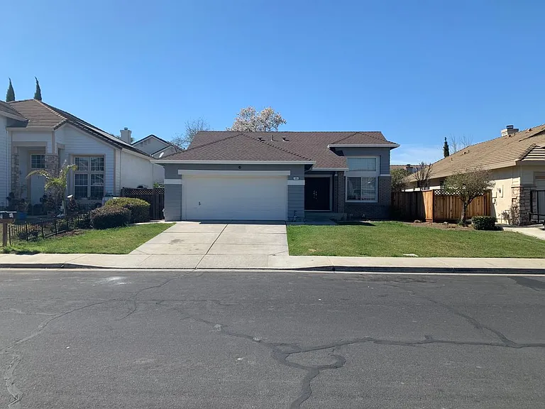 105 Goldmeadow Ct — Photo 2