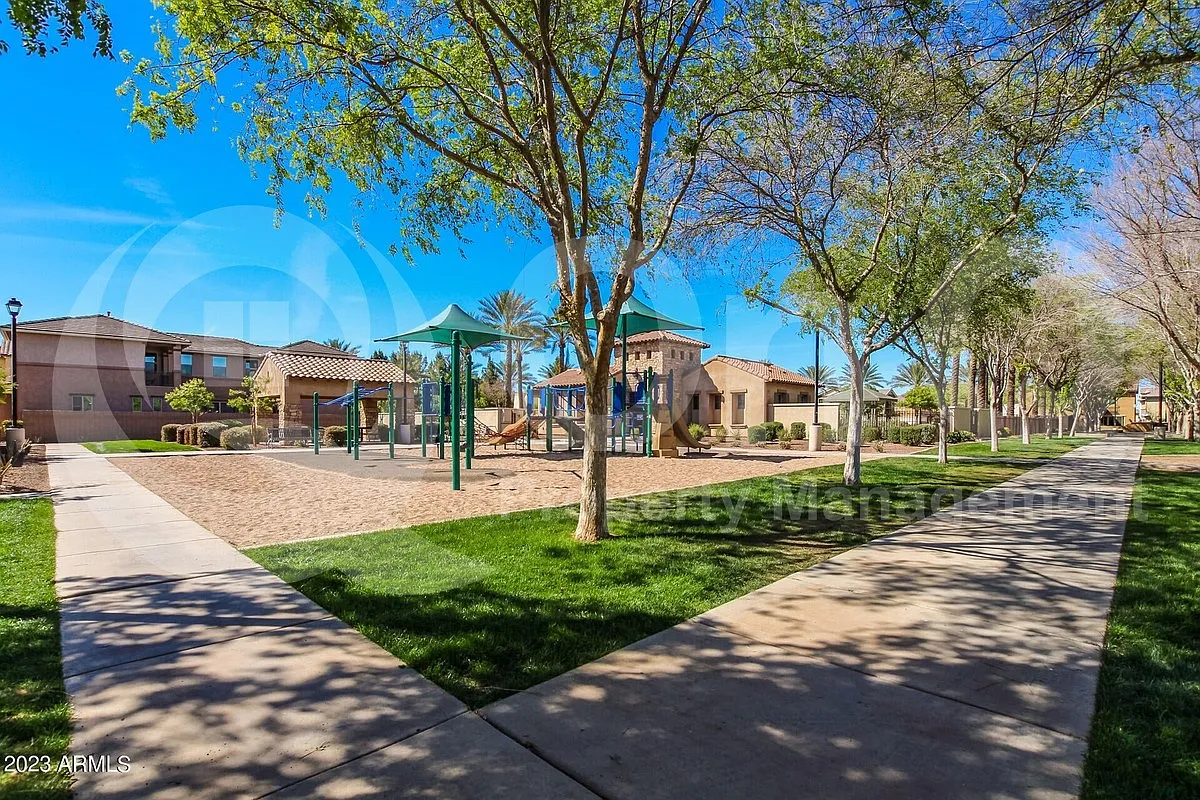 3 bed, 2.0 bath, 1802 sqft, $2,299 — Photo 3