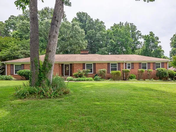 1518 Turfwood Dr, Pfafftown, NC 27040