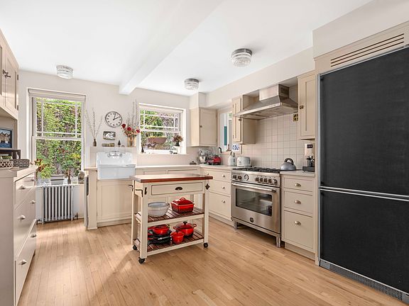 3rd image of 259 Wythe Ave #Townhouse 1