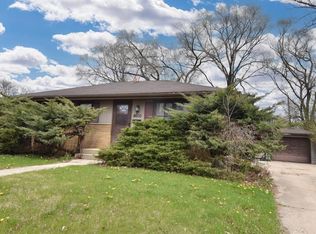 8600 W Crossfield Ave, Milwaukee, WI 53225