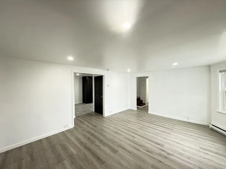 735 Main St — Photo 3