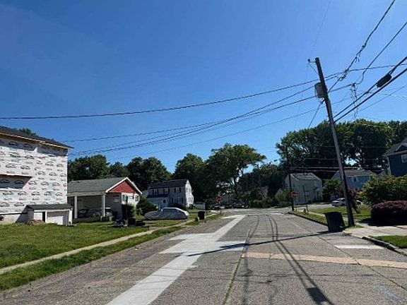 Exterior Neighborhood (street photo)