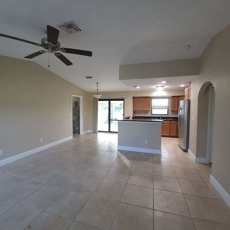 3 bed, 2.0 bath, 1126 sqft, $1,900 — Photo 3