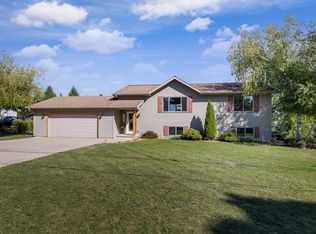 951 Waterloo St, Columbus, WI 53925