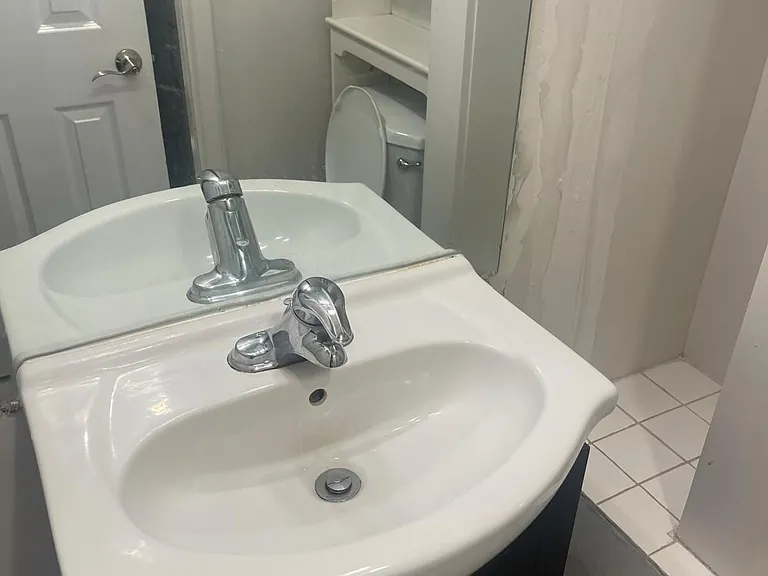 61 Aurora Heights Dr #LOWER — Photo 12