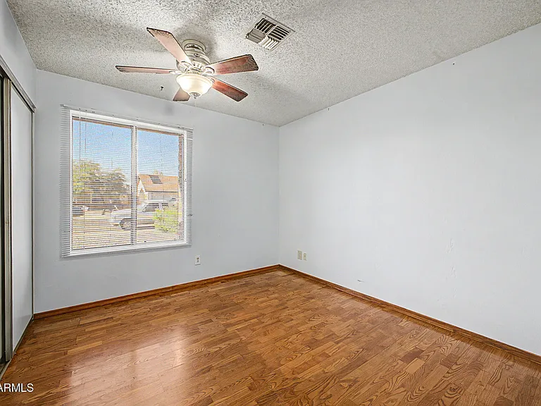 1455 W Mohawk Ln — Photo 16