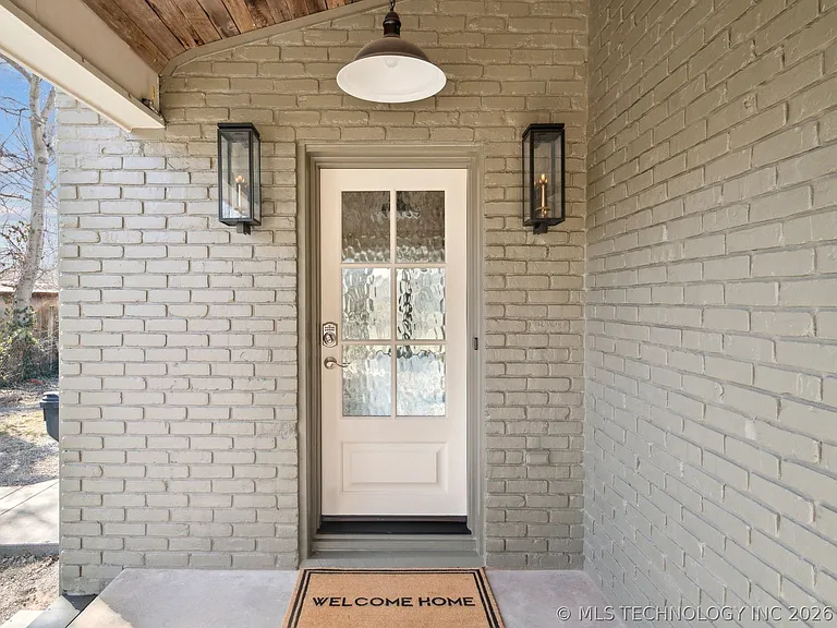 221 W Detroit St — Photo 5