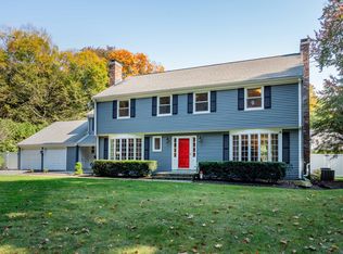 28 Fox Chase Ln, West Hartford, CT 06107