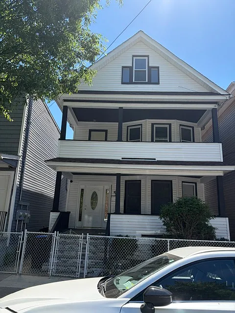 3 bed, 1996 sqft, $3,700 — Photo 1