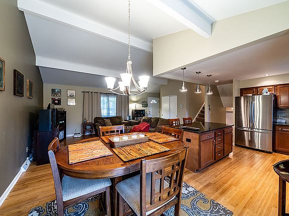 5th image of 2885 Saint Clair Dr