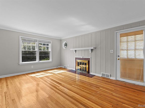 5th image of 2204 Kalama Ave
