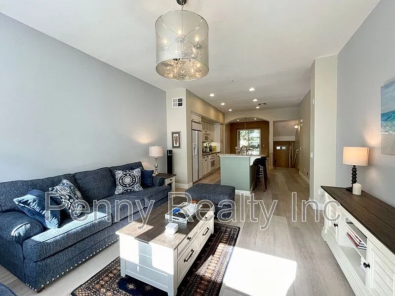2 bed, 2.5 bath, 1695 sqft, $3,680 — Photo 2