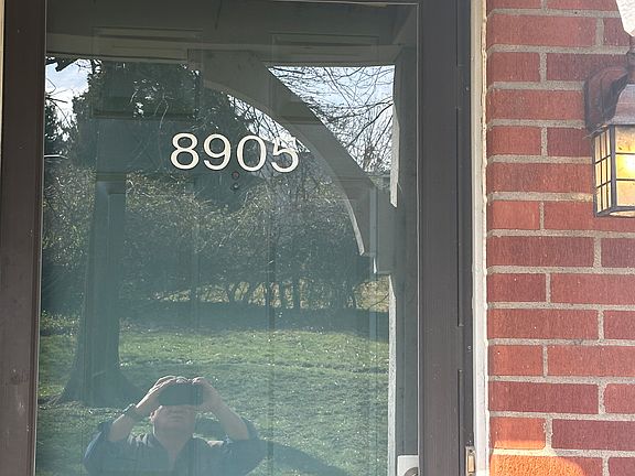 2nd image of 8905 S Swan Cir