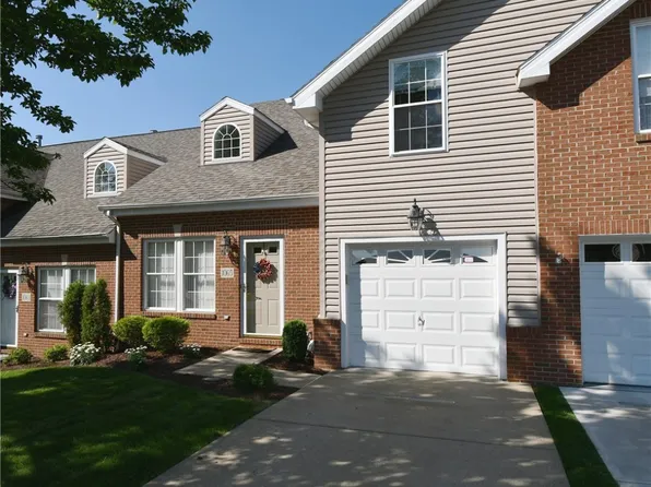1065 Duncan Ln, Pittsburgh, PA 15236
