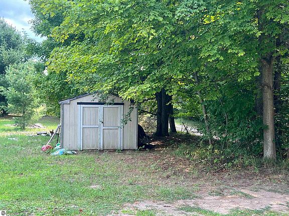3rd image of 10317 N Long Lake Rd