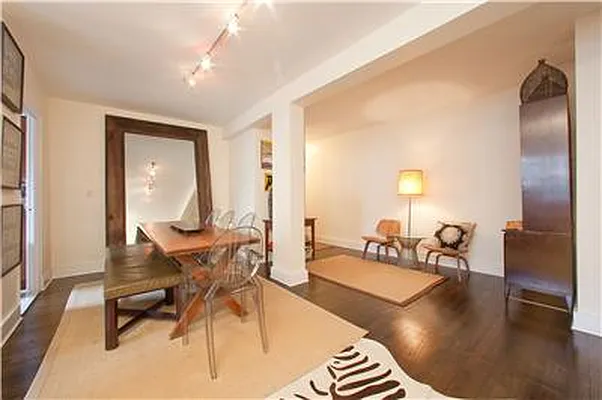 Sold by R New York | media 2