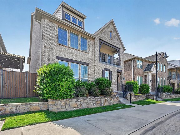 3rd image of 2439 Southgate Dr