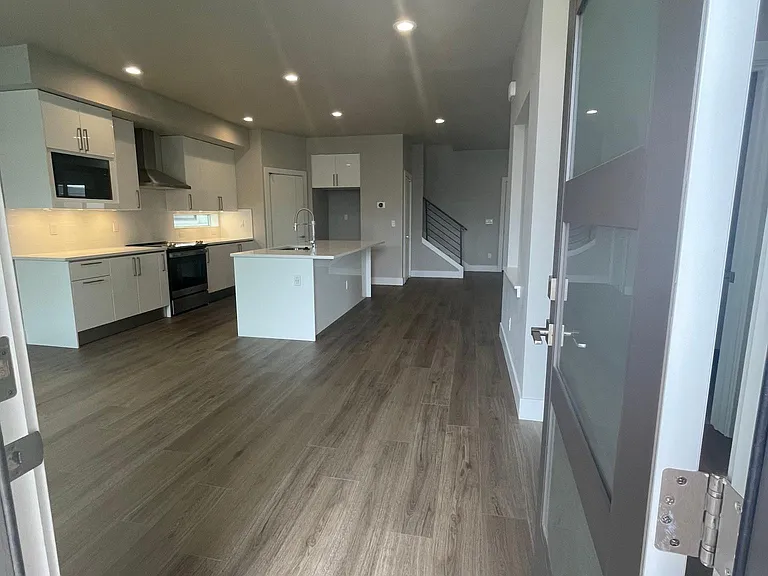 16663 SE Pleasant Valley Pkwy — Photo 3